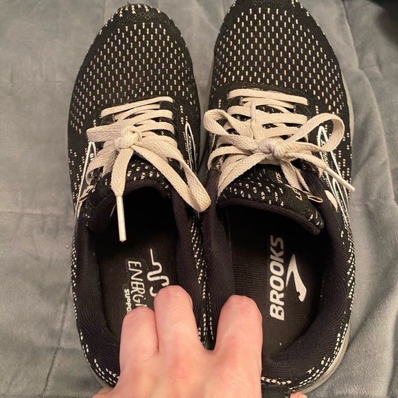 Womens Brooks Levitate GTS 5 Black Athletic Running Shoes Sneakers Size 8 B GUC - Picture 10 of 10